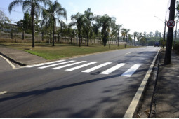 Prefeitura realizou reforço de sinalização horizontal e vertical em 32 vias